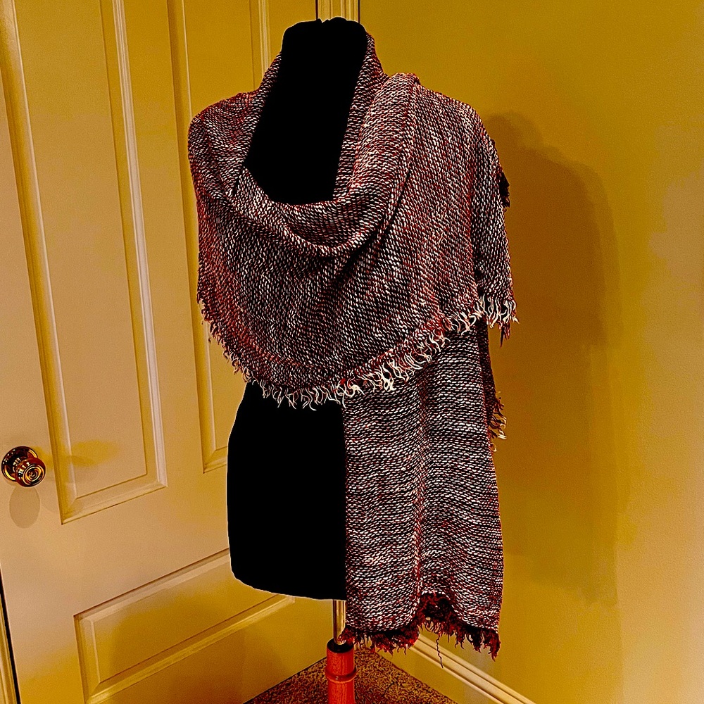 Maroon/white wrap